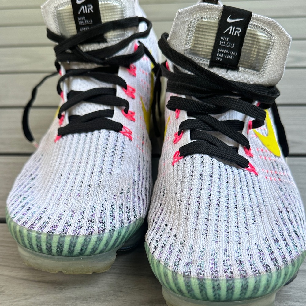 Nike Vapormax FlyKnit 3 - this pair has deflated bubbles on heals of both shoes.